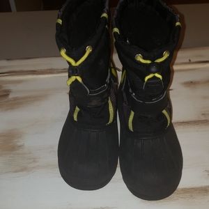 Snow boots size 1